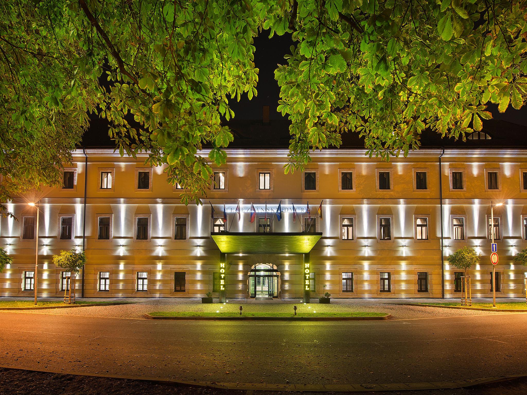 Ea Hotel Tereziansky Dvur Hradec Králové المظهر الخارجي الصورة